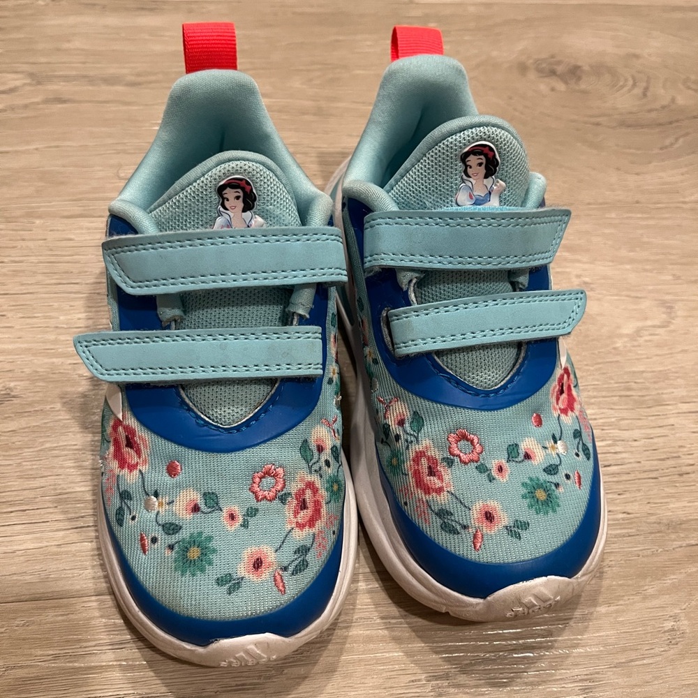 adidas Kids Sneakers Snow White design Size US8K